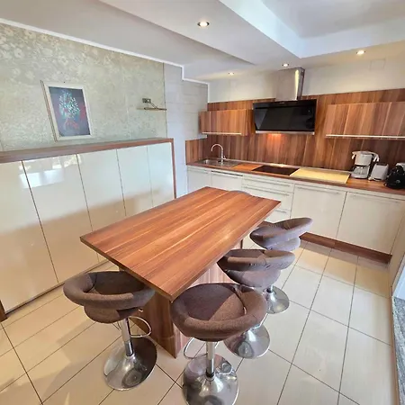 Apartman In 40299 Novi Vinodolski