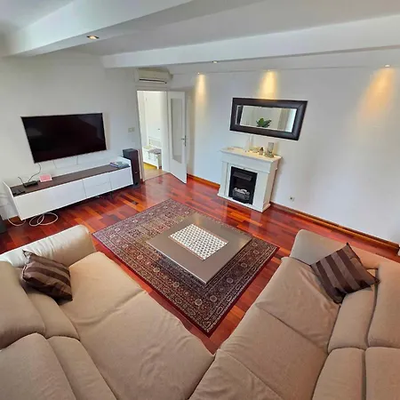 In 40299 Apartman *